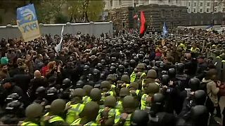 Ucraina: scontri davanti al palramento di Kiev