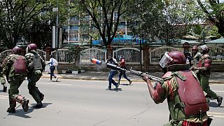 Kenyan police use tear gas to disperse opposition supporters in Nairobi [no comment]