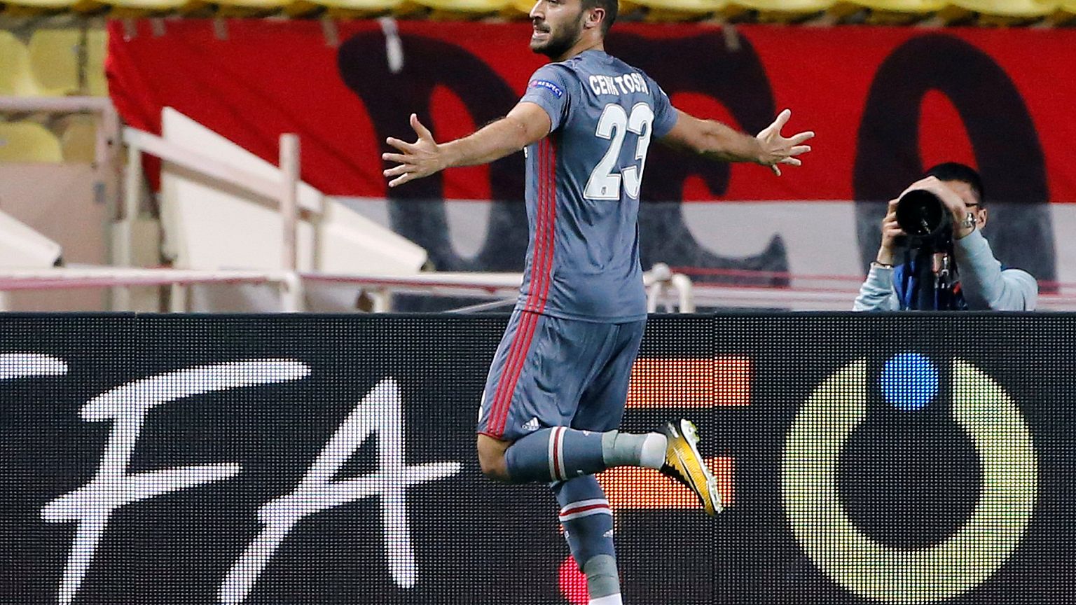 Cenk Tosun, Fransız gazetesinin 'maçın adamı anketinde' birinci seçildi