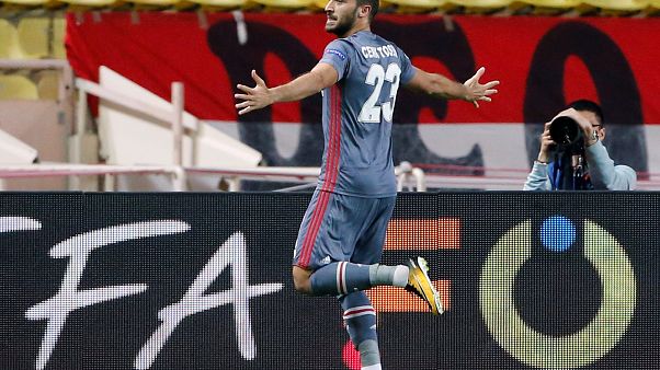 Cenk Tosun, Fransız gazetesinin 'maçın adamı anketinde' birinci seçildi Cenk Tosun, Fransız gazetesinin 'maçın adamı anketinde' birinci seçildi