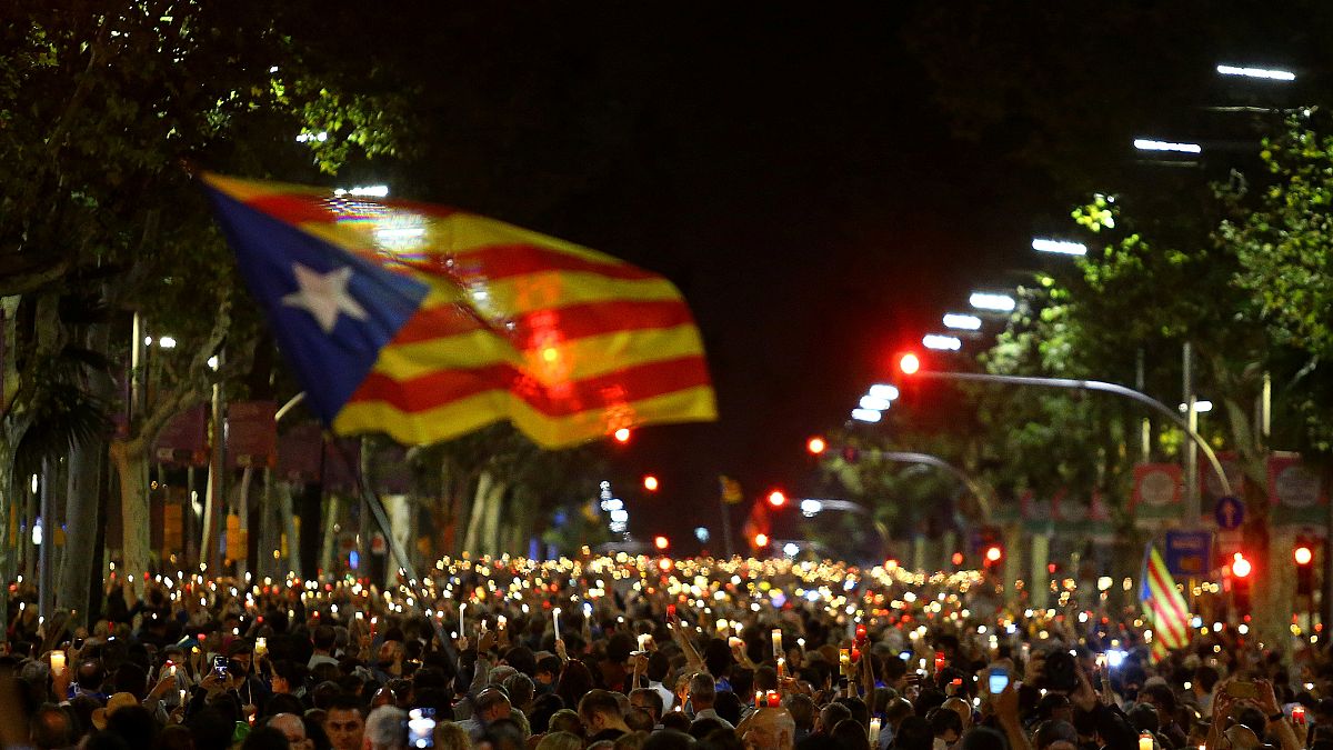 Politikusaik szabadon engedését követelik a katalánok