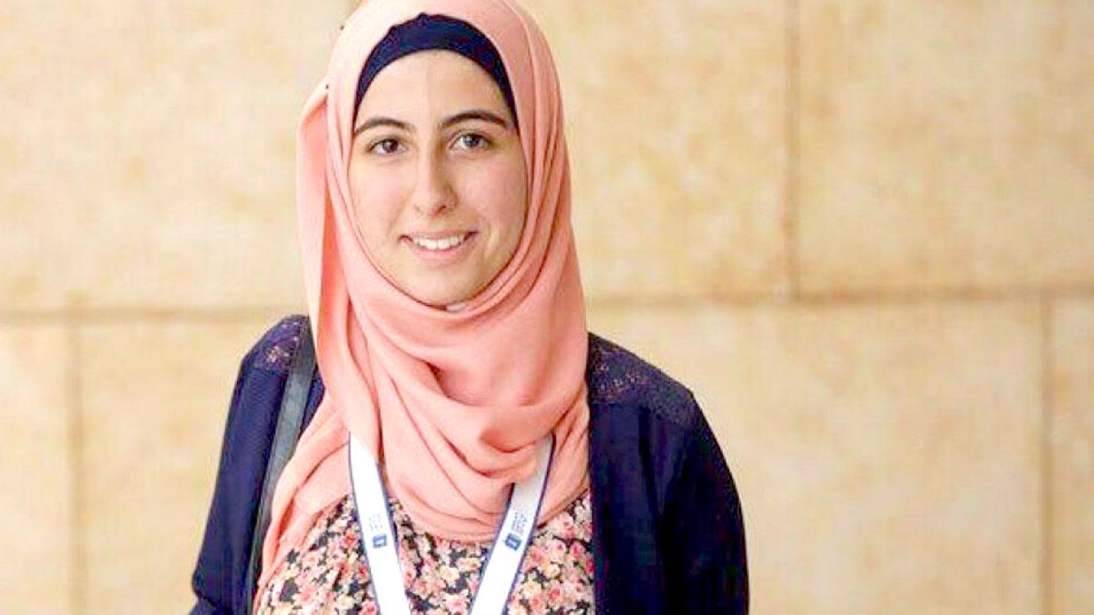 فلسطينية ولا فخر: فوز شابة بجائزة دبي للقراءة بقيمة 150.000 دولار