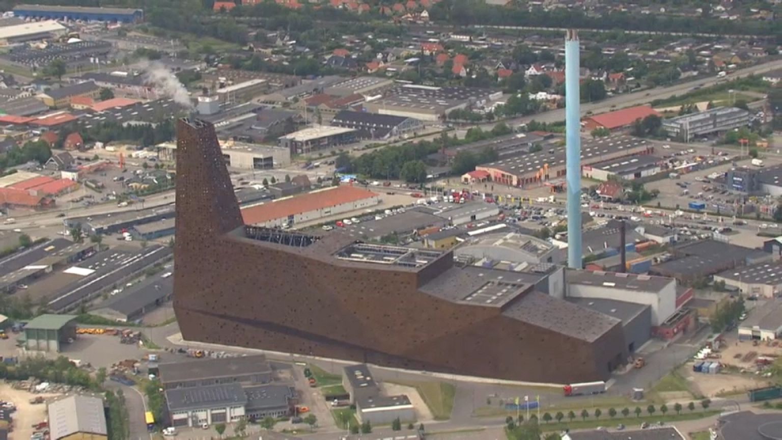 Leleplezték a ruháit égető H&M-et