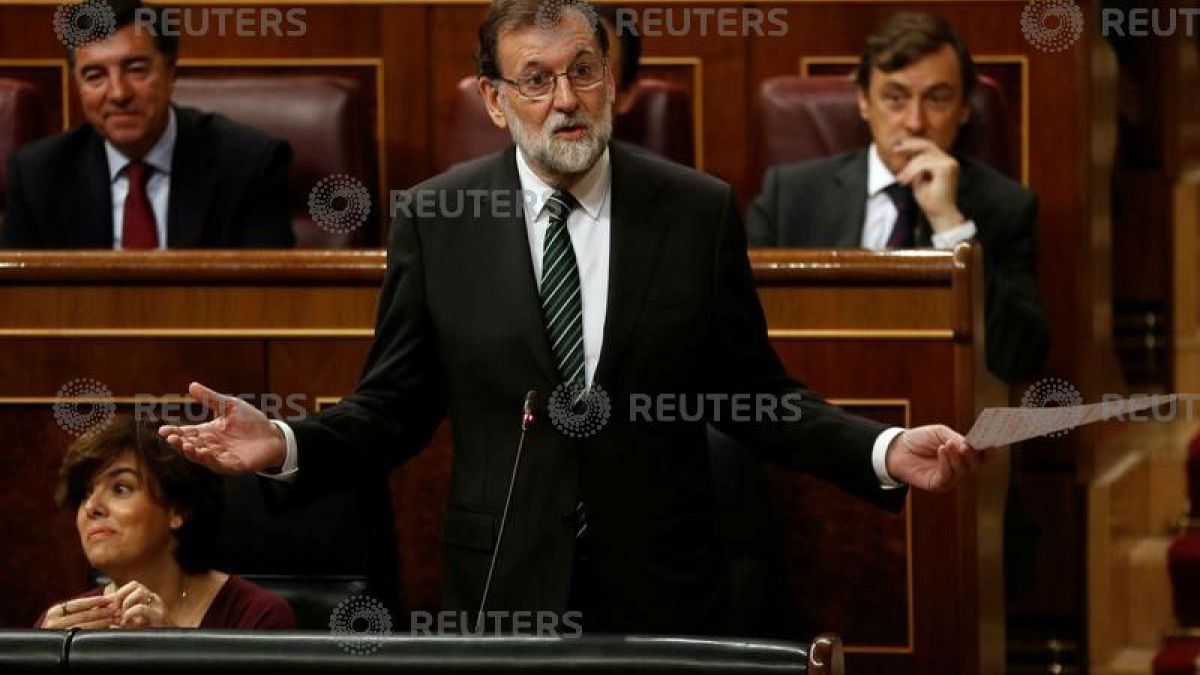 رئيس الوزراء الإسباني يطالب زعيم كتالونيا "باتخاذ قرار رشيد"