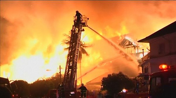 Incêndio num hotel de luxo na Birmânia Incêndio num hotel de luxo na Birmânia
