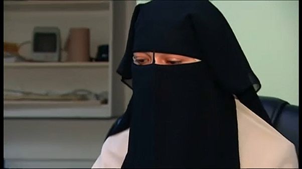 Καναδάς: Απαγόρευση της ισλαμικής μαντήλας σε δημόσιες υπηρεσίες Καναδάς: Απαγόρευση της ισλαμικής μαντήλας σε δημόσιες υπηρεσίες