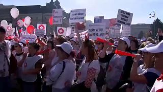 Tüntettek a román egészségügyisek
