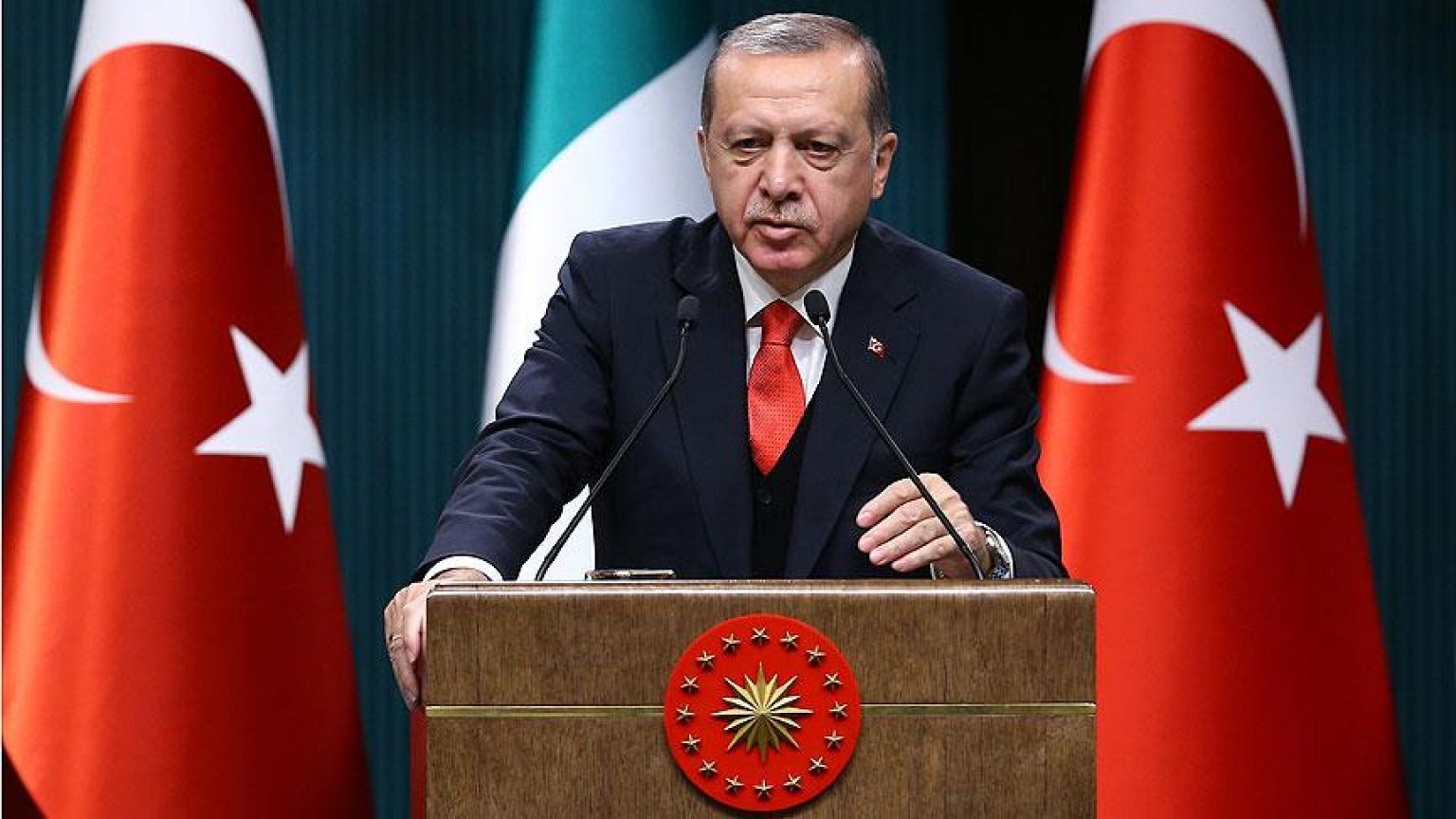 Erdoğan: Üç belediye başkanı daha istifa hazırlığı içinde