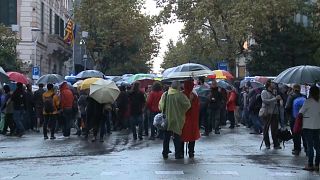 Catalunha: Manifestantes pedem libertação de Sànchez e Cuixart