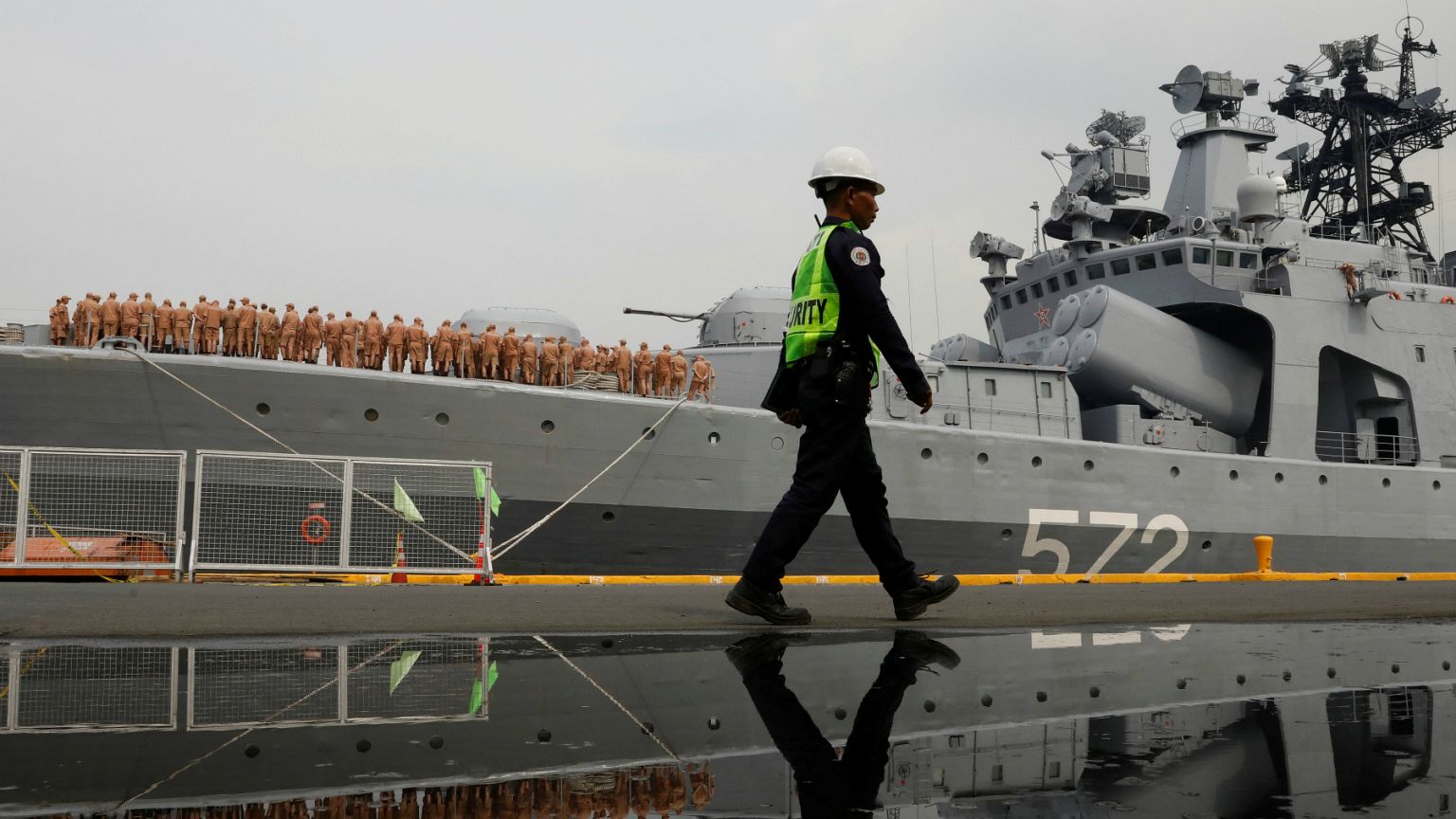 Rus savaş gemileri Filipinler'de
