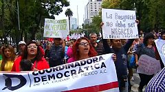 Los mexicanos salen a la calle un mes después del seísmo