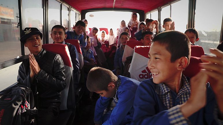Schule für illegale afghanische Flüchtlingskinder im Iran: Das Tor zu einer neuen Welt Schule für illegale afghanische Flüchtlingskinder im Iran: Das Tor zu einer neuen Welt