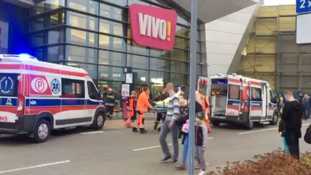 Knife attack in Polish shopping centre leaves one dead and seven injured