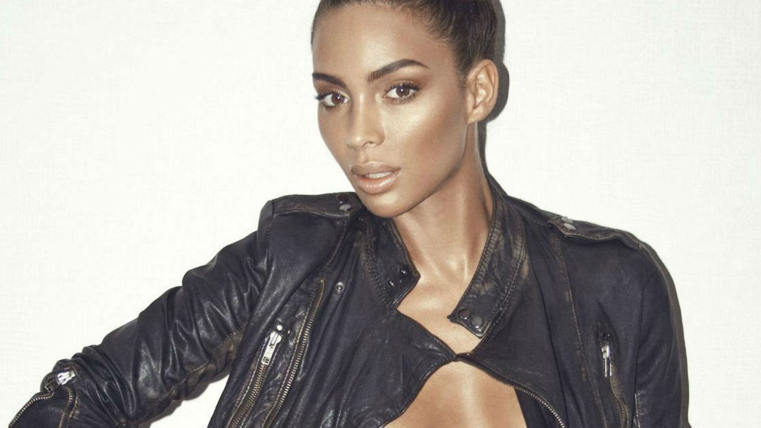 Playboy fait poser sa première playmate transgenre