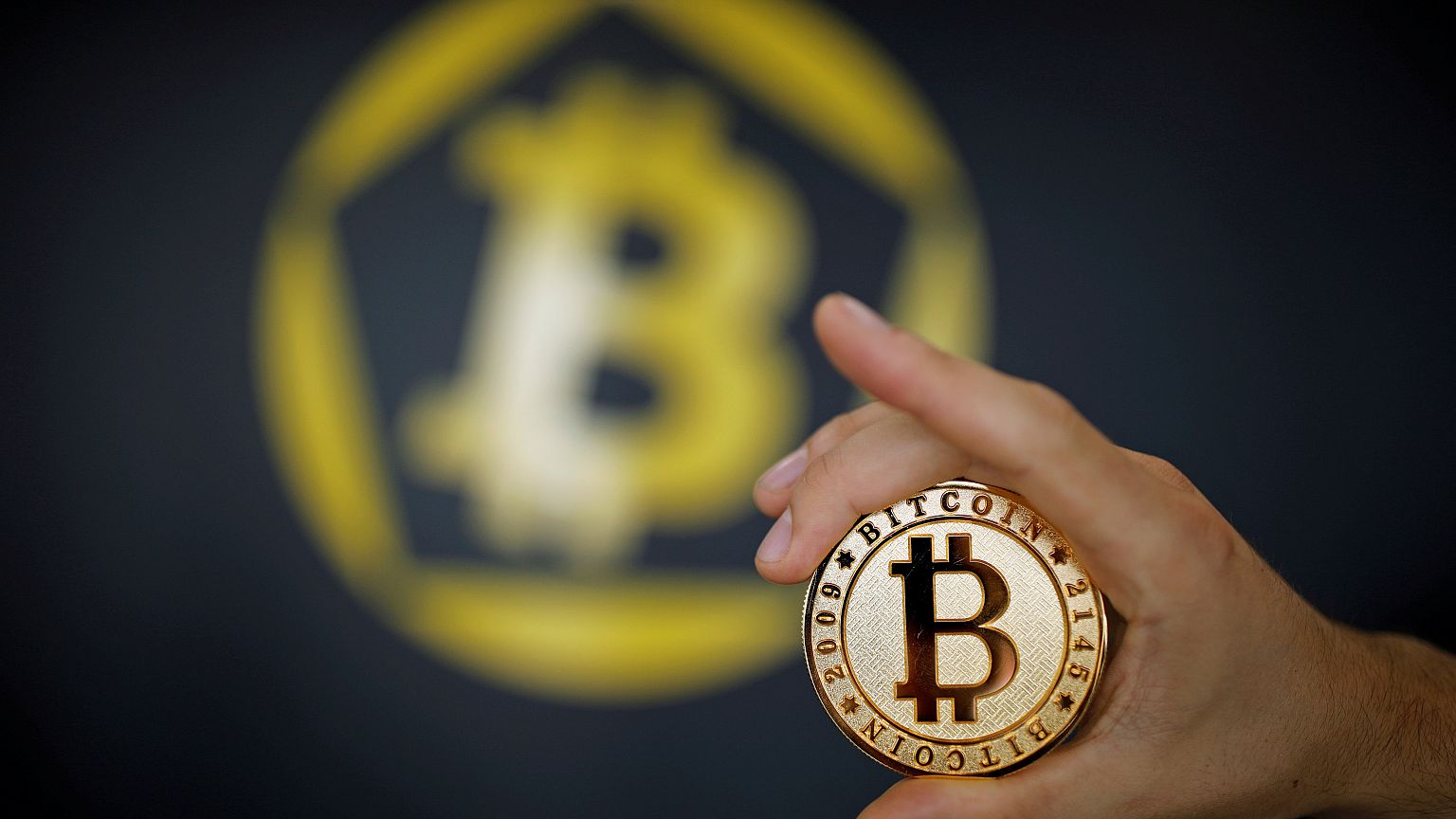 عملة بيتكوين الافتراضية تجعل مبتكرها من بين أغنى أثرياء العالم