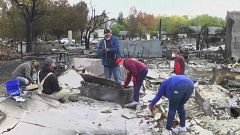 Калифорнийцы возвращаются на пепелище