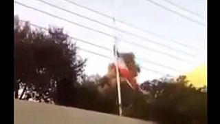معترضان کرد پرچم ایران را در ساختمان کنسولگری جمهوری اسلامی در اربیل پایین کشیدند