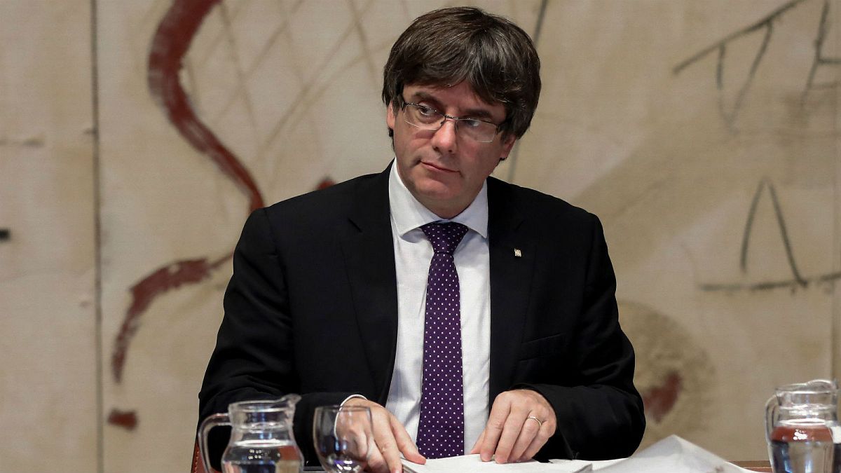 Puigdemont chiede riunione del parlamento catalano: Madrid "al di fuori dello stato di diritto"