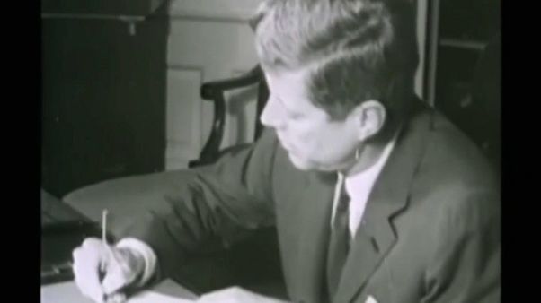 Trump déclassifie des documents sur la mort de JFK Trump déclassifie des documents sur la mort de JFK