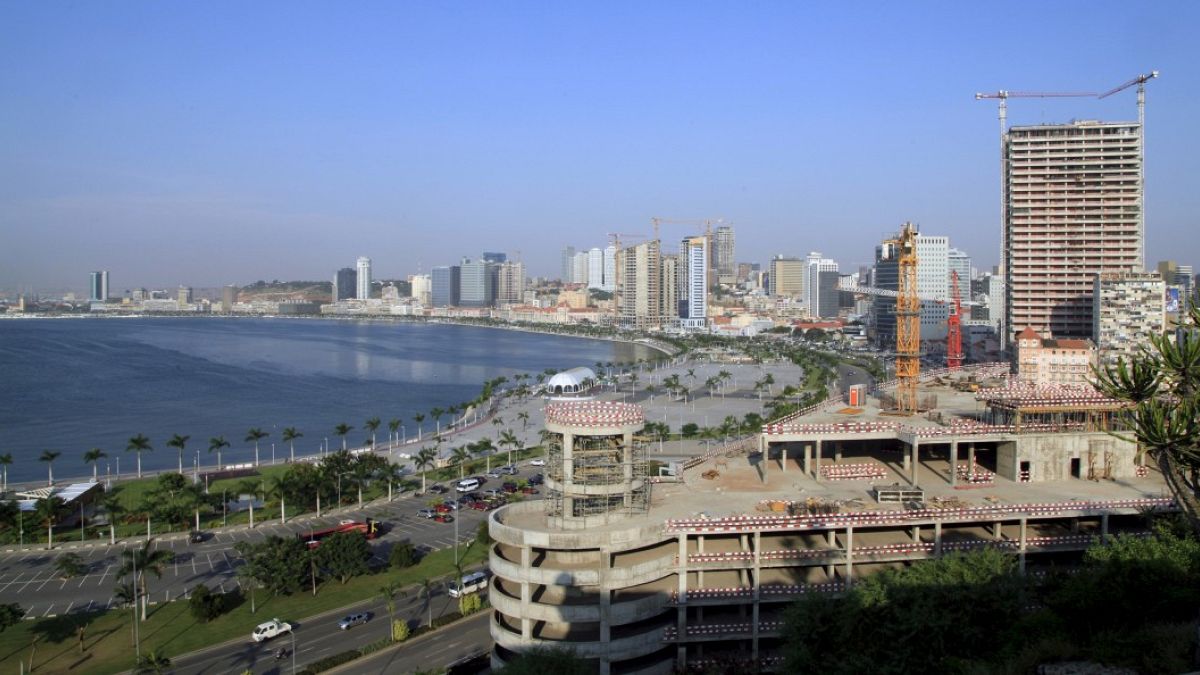 Agência Moody's desce rating da dívida pública angolana