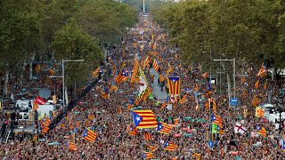 وزير اسباني يدعو مواطني كتالونيا لتجاهل توجيهات زعماء الاقليم