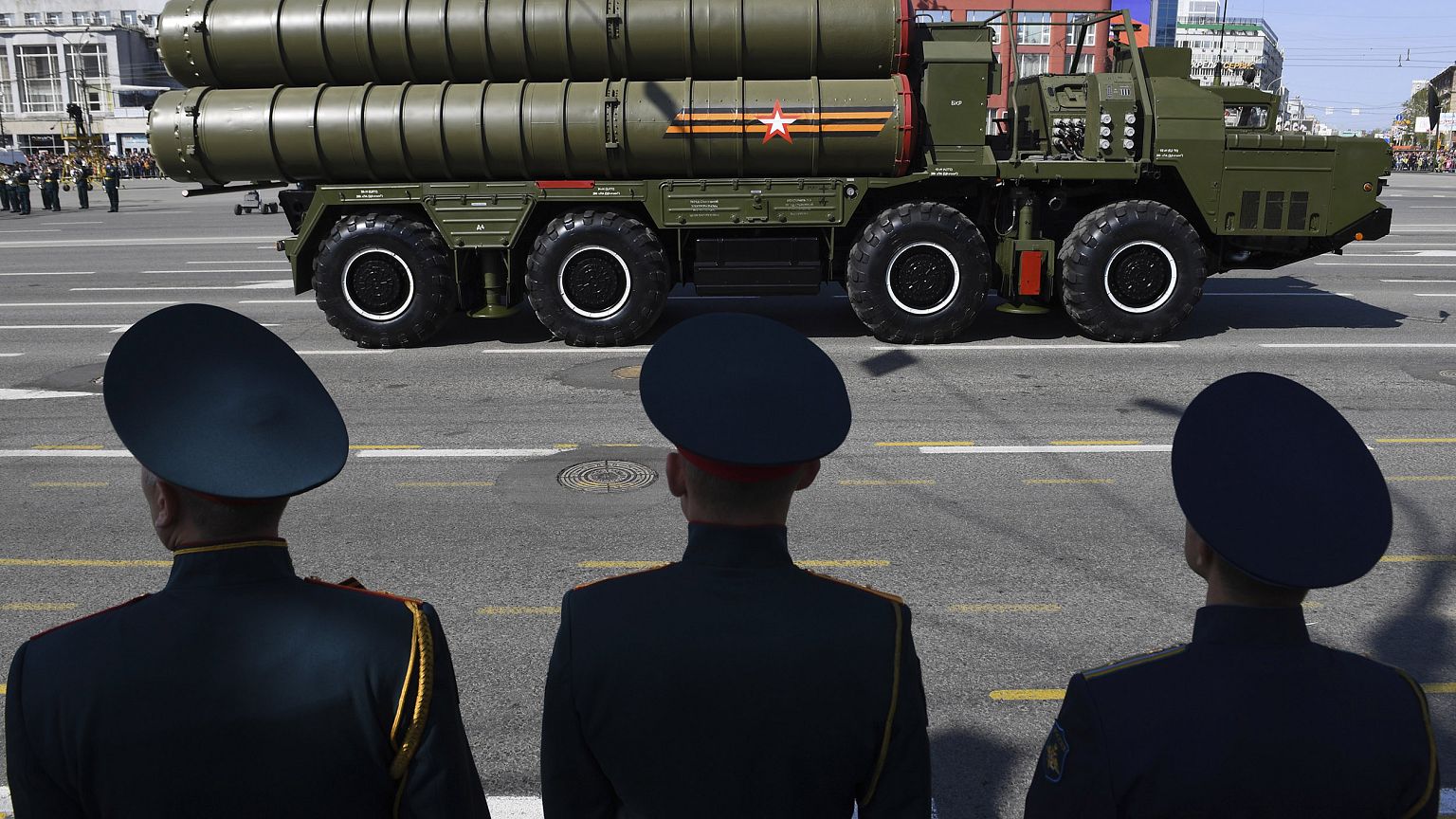 Image: A Russian S-400 surface-to-air missile system rolls down Lenin squar
