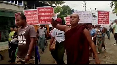 Myanmar'da aşırı sağcı Budistler sokakta