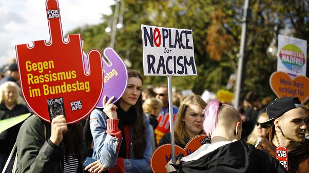 Anti-AfD-Demo in Berlin: "Obergrenze für Rassisten" Anti-AfD-Demo in Berlin: "Obergrenze für Rassisten"