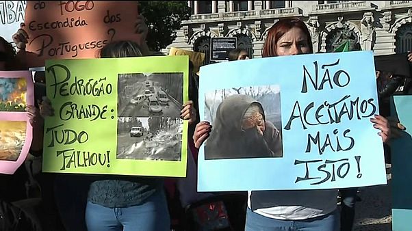 Πορτογαλία: Πορείες για τις φονικές πυρκαγιές Πορτογαλία: Πορείες για τις φονικές πυρκαγιές