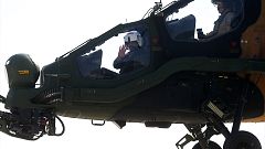 Pakistan Başbakanı Abbasi Atak helikopterini inceledi