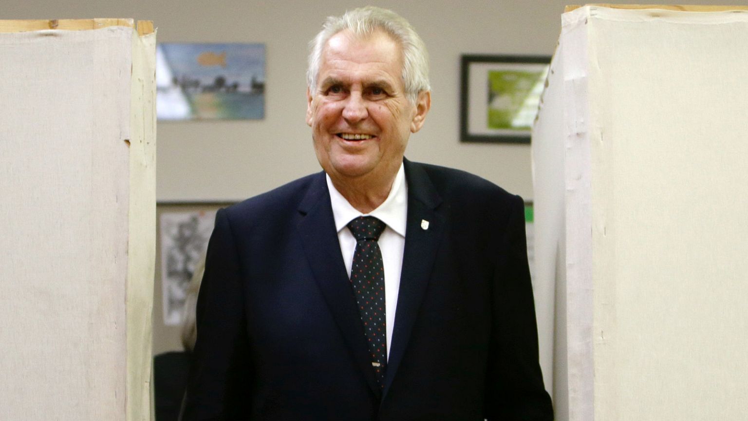 Czech President brandishes gun marked 'for journalists'