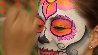 Bunt und fröhlich: Tag der Toten in Mexiko
