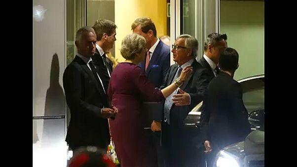 Die EU-Kommission bestreitet energisch, Indiskretionen über Premierministerin May verbreitet zu haben. Die EU-Kommission bestreitet energisch, Indiskretionen über Premierministerin May verbreitet zu haben.