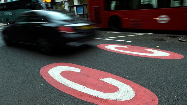 Londres sobe taxa sobre poluição no centro da cidade Londres sobe taxa sobre poluição no centro da cidade