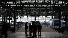 Image: The Constitucion railway station during a blackout in Buenos Aires, 