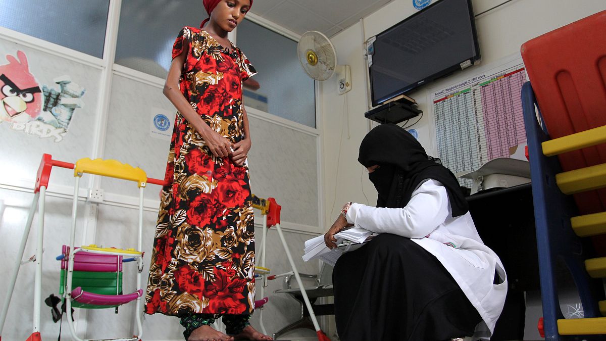 لقاء آخر بعد عام .. "سعيدة بغيلي" تتعافي من سوء التغذية الحاد في اليمن