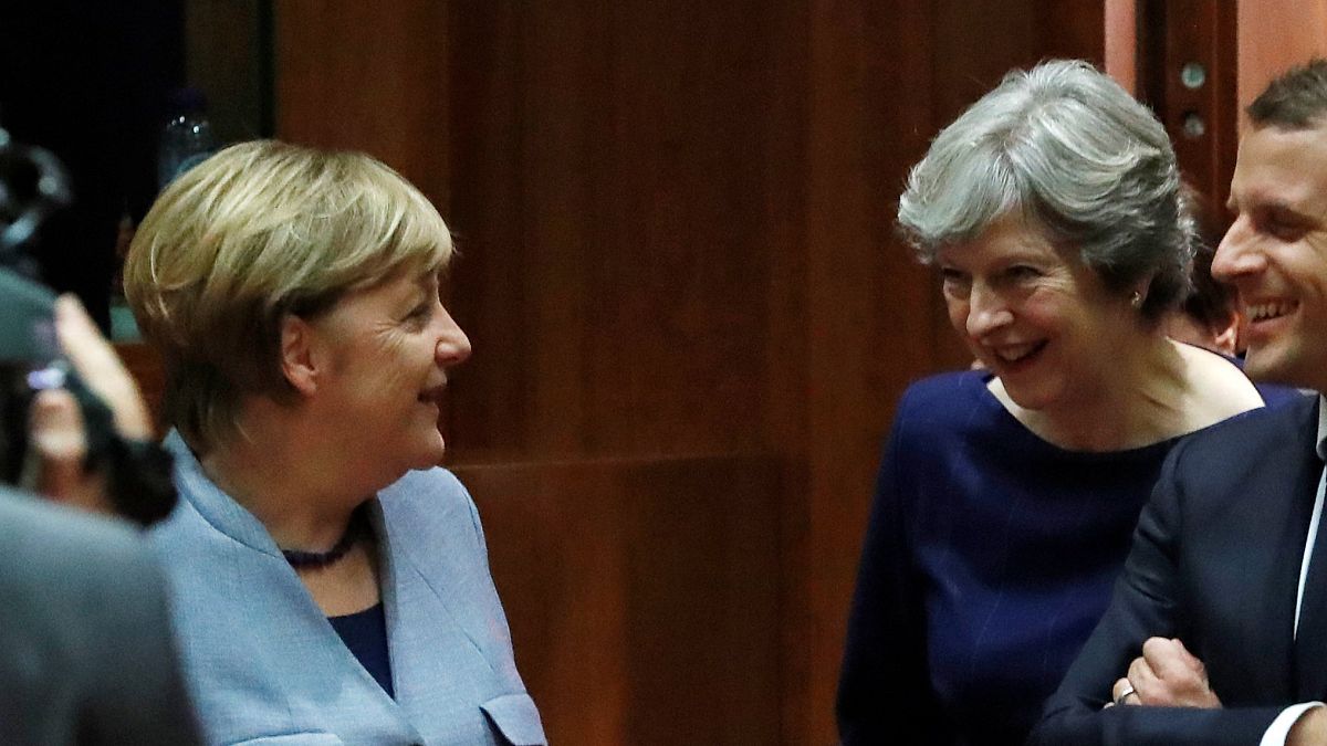 Merkel furiosa por las filtraciones de la cena de May y Juncker