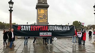 Protesto na visita oficial do presidente egípcio a França