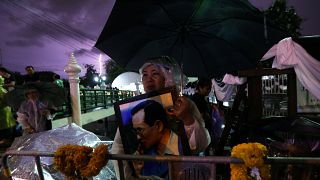 Thais pay their final respects to King Bhumibol