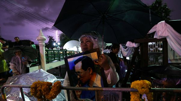 Eltemetik a thai uralkodót Eltemetik a thai uralkodót