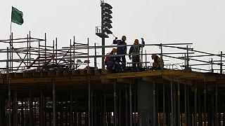 قطر توقع اتفاقات لحماية حقوق العمال قبل قرار مهم لمنظمة العمل