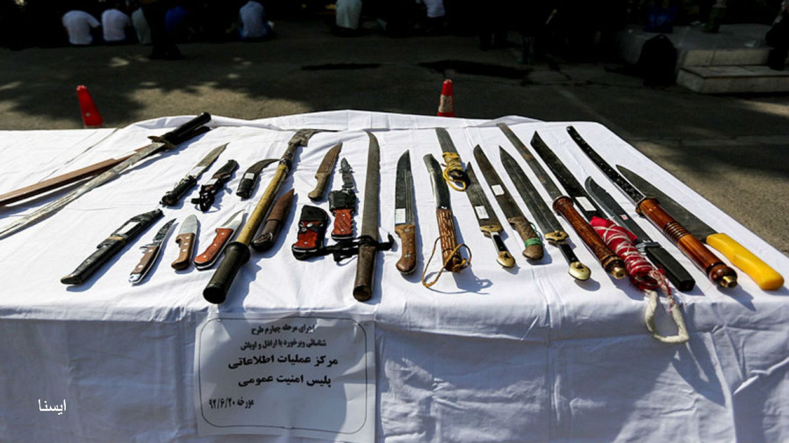 مجلس ایران «حمل سلاح سرد» را جرم اعلام کرد