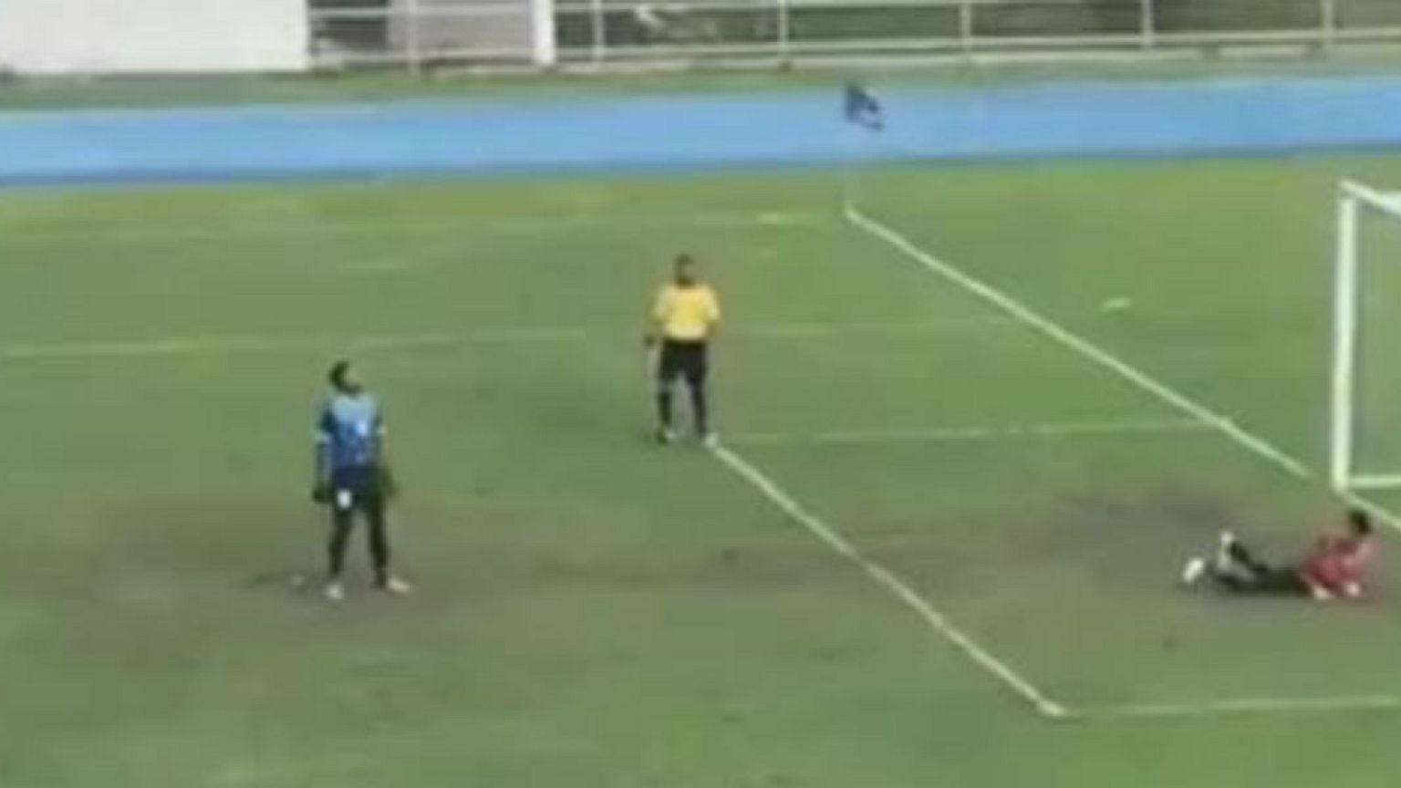شاهد: أغرب ضربة جزاء في تاريخ الكرة!