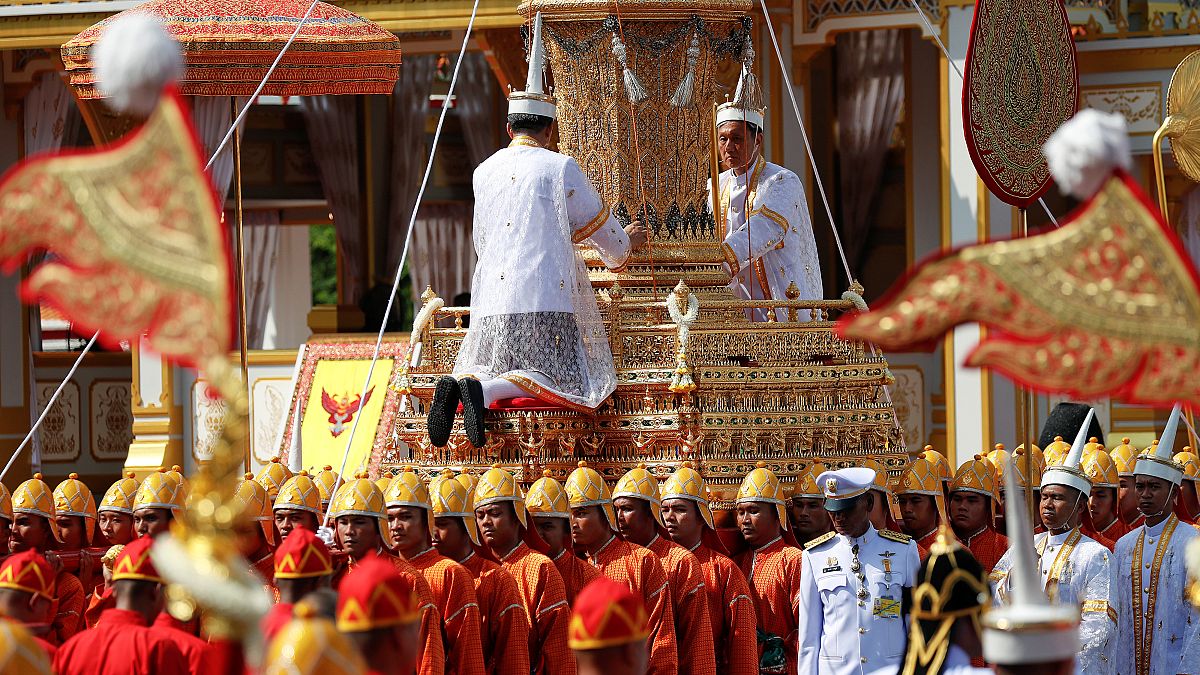 Thailandia: la cremazione del re