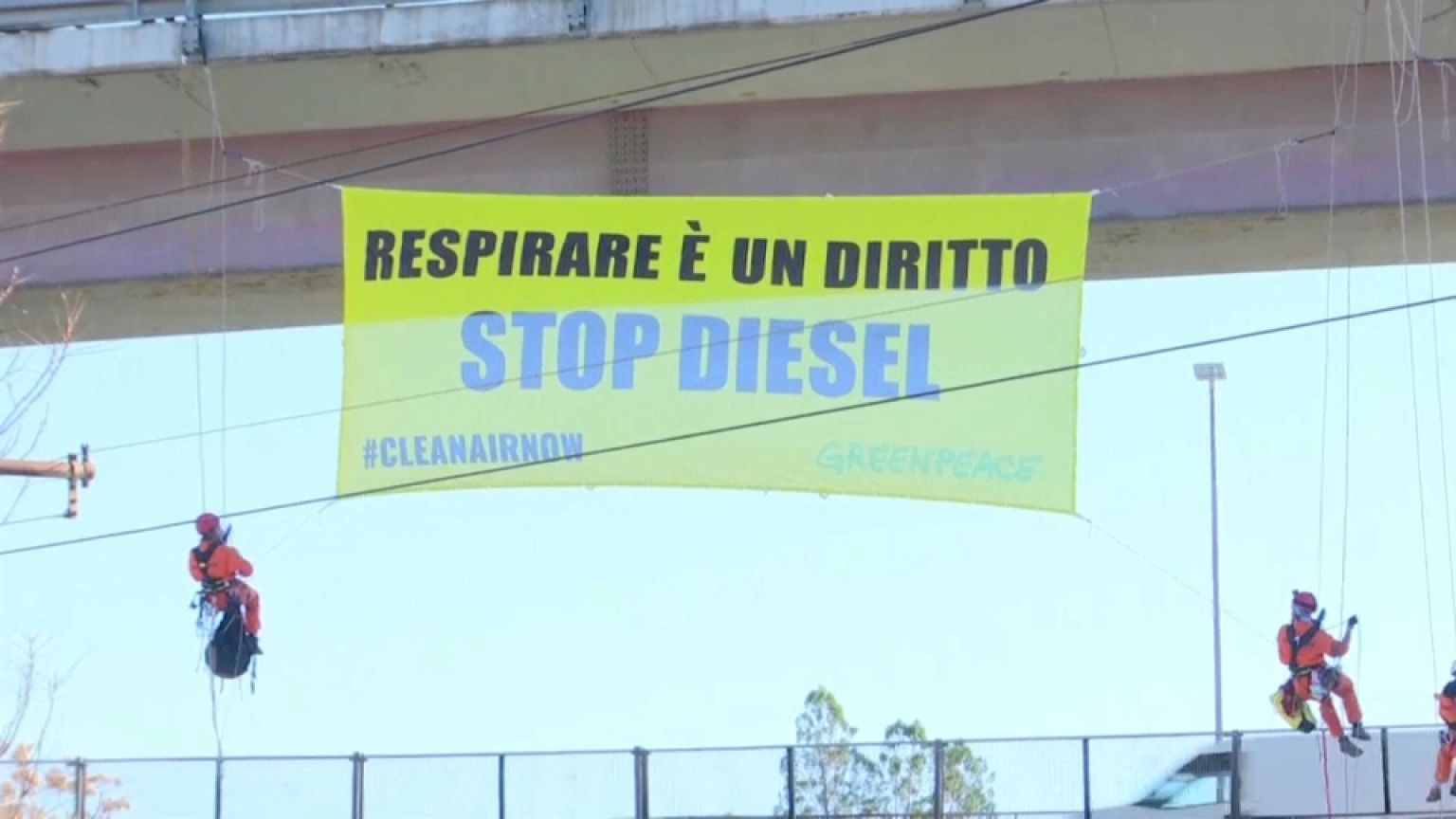 Roma, Greenpeace protesta contro i moitori diesel