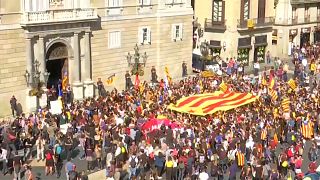 الضغوط تتزايد على زعماء كتالونيا ومدريد تستعد لإعلان "الوصاية" على الإقليم