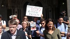 Image: Campaign Against Arms Trade (CAAT) spokesman Andrew Smith talks to t