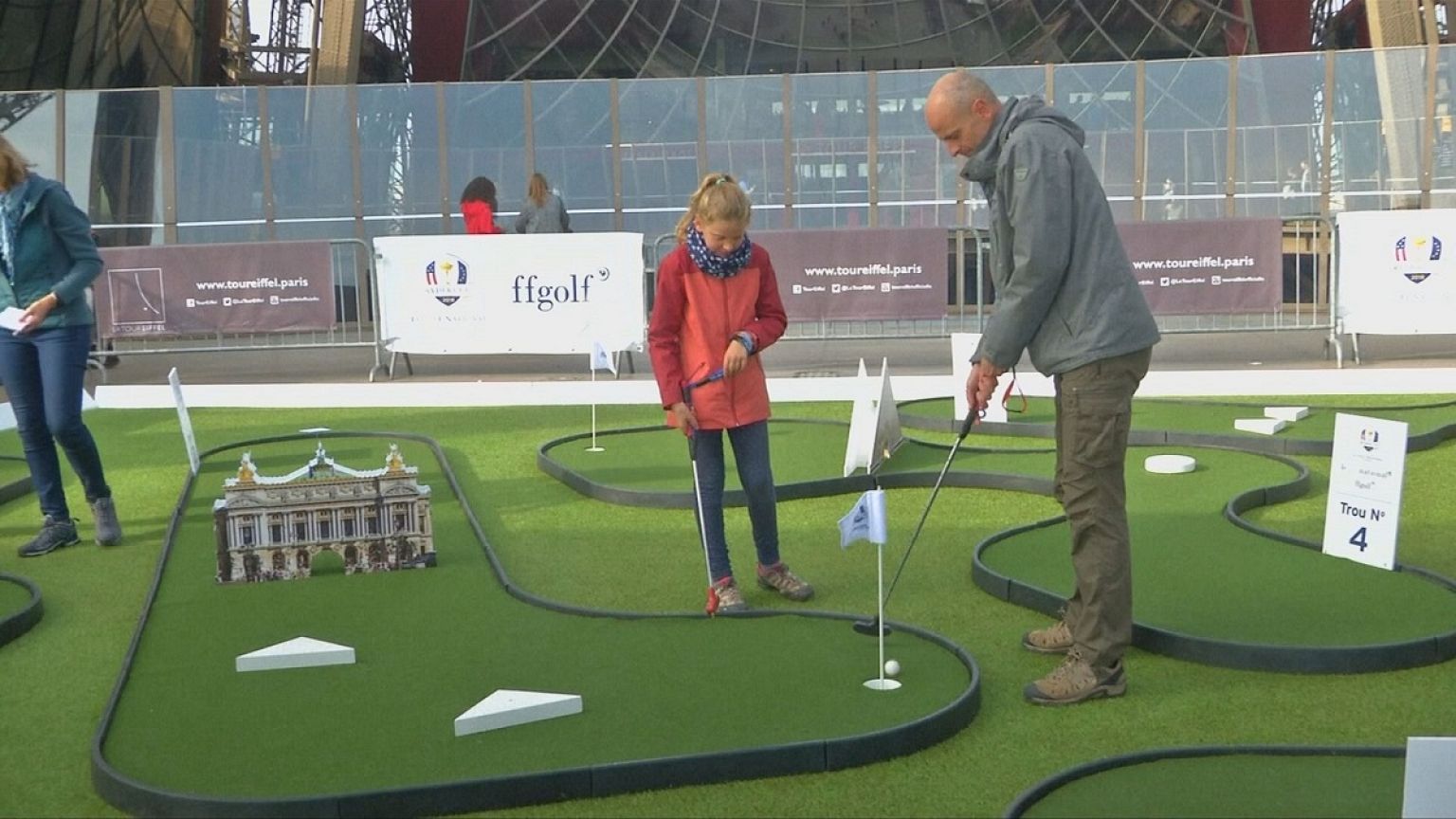Minigolfe na Torre Eiffel