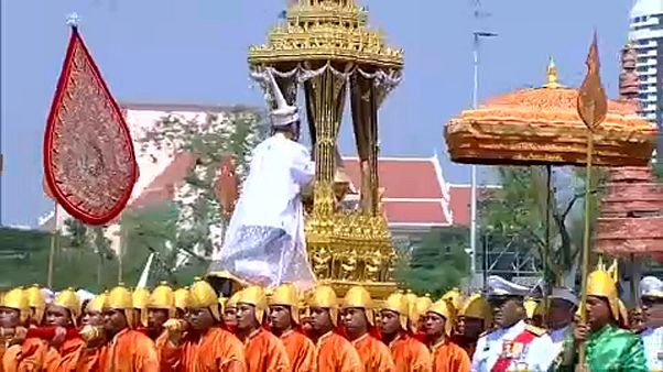 La crémation fastueuse de l'ancien roi de Thaïlande La crémation fastueuse de l'ancien roi de Thaïlande