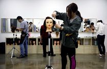 يابانية ترفع دعوى على ثانوية حكومية أجبرتها على صبغ شعرها